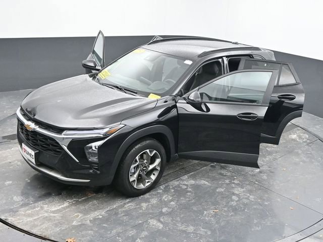 Used 2025 Chevrolet Trax LT image 61