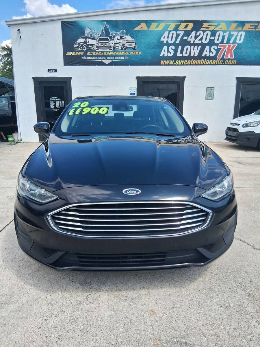 Used 2020 Ford Fusion SE FWD image 2