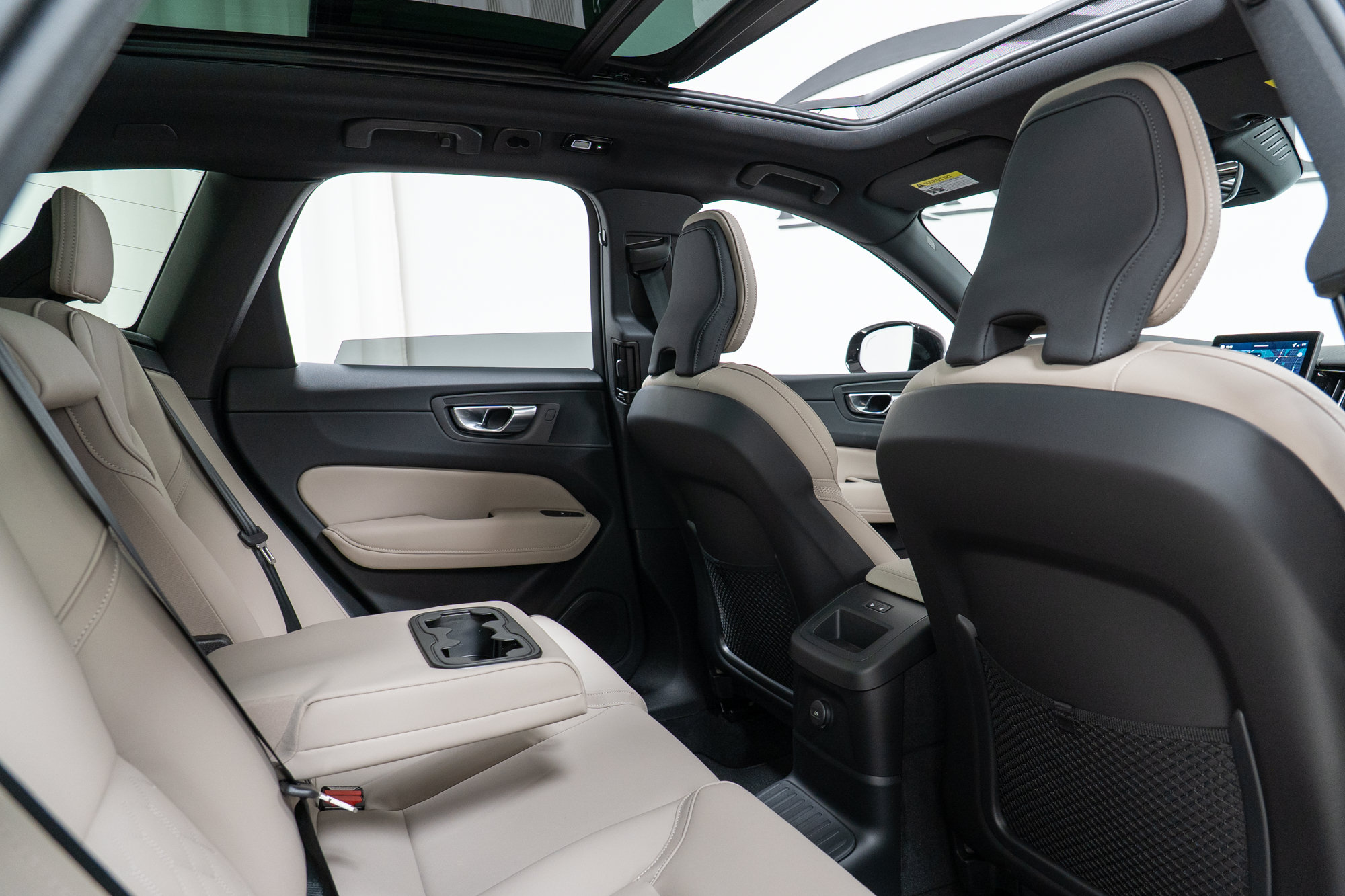 New 2026 Volvo XC60 T8 Plus w/ Protection Package Premier AWD/4WD image 23