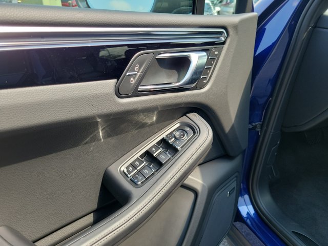 Certified 2026 Porsche Macan Turbo AWD/4WD image 27