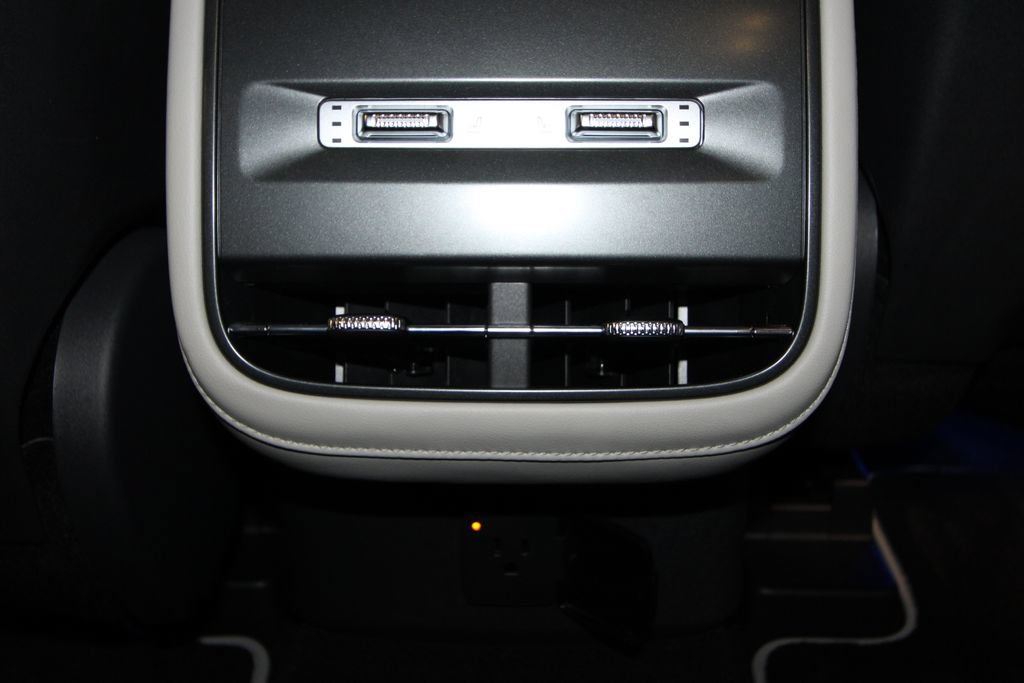 Used 2026 Lincoln Nautilus Reserve AWD/4WD image 34