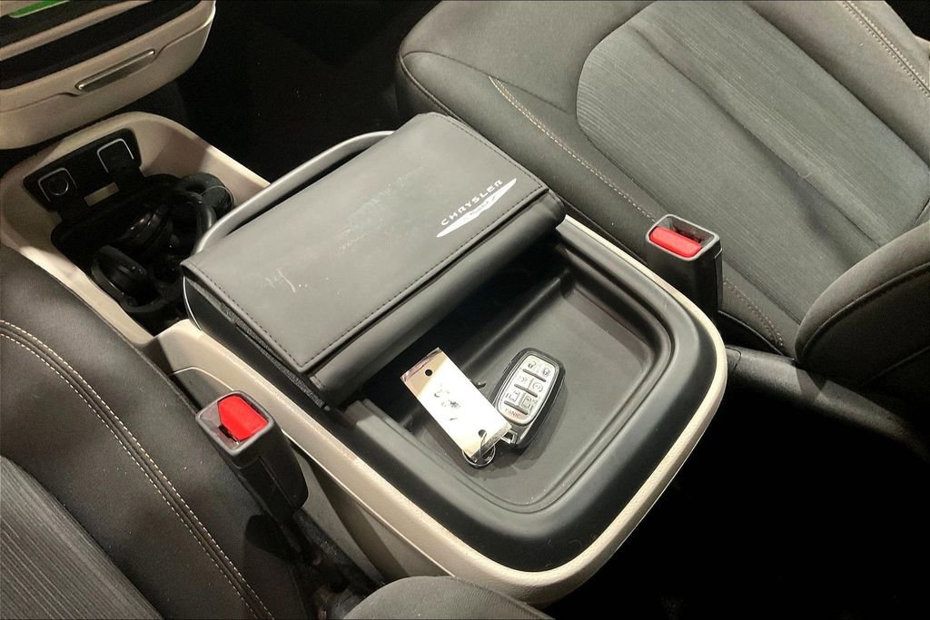 Used 2018 Chrysler Pacifica Touring Plus image 11