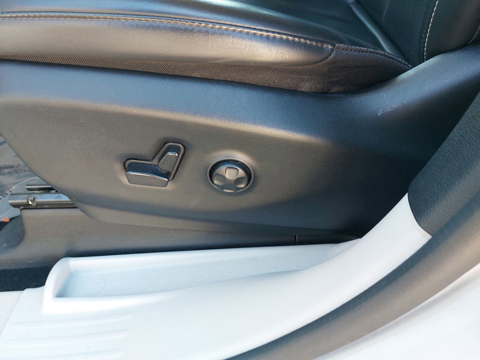 Used 2023 Chrysler Pacifica Touring-L image 31
