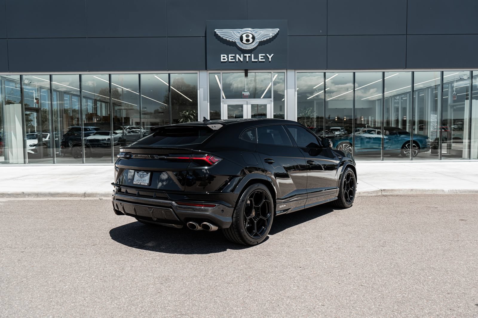 Used 2023 Lamborghini Urus Performante AWD/4WD image 3