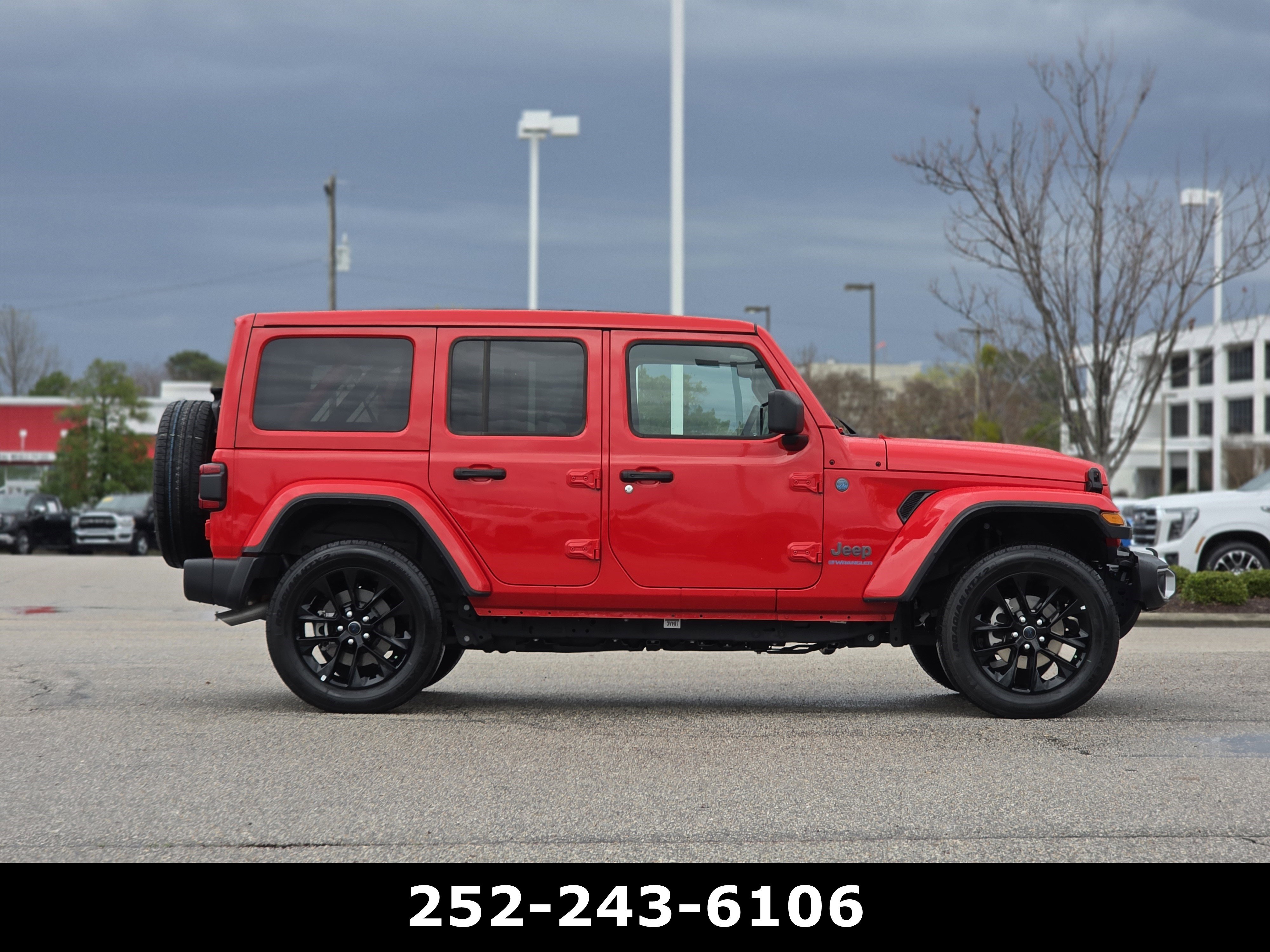 Used 2025 Jeep Wrangler Sahara w/ Safety Group image 7
