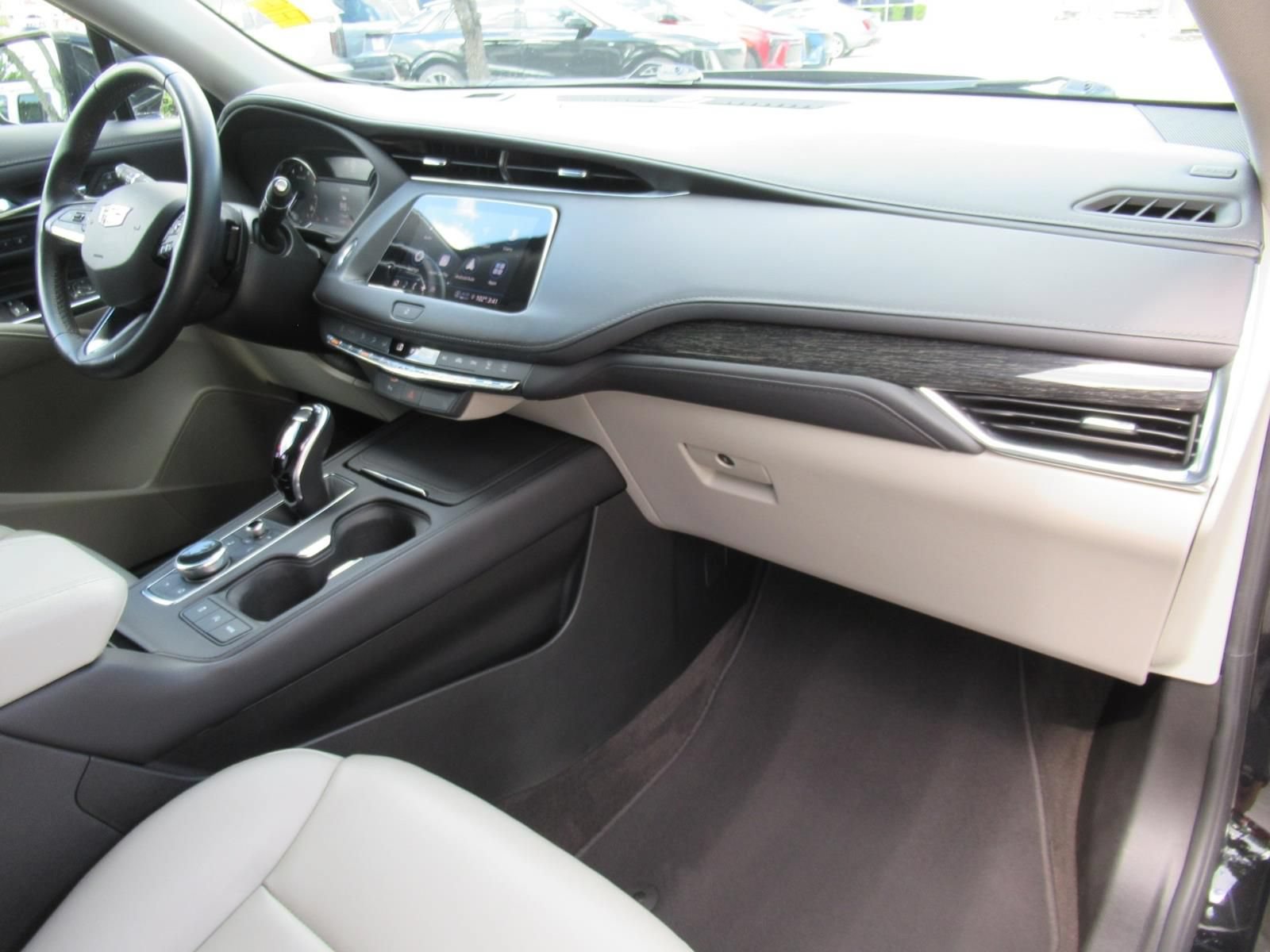 Used 2022 Cadillac XT4 Premium Luxury w/ Safety Alert Package AWD/4WD image 11