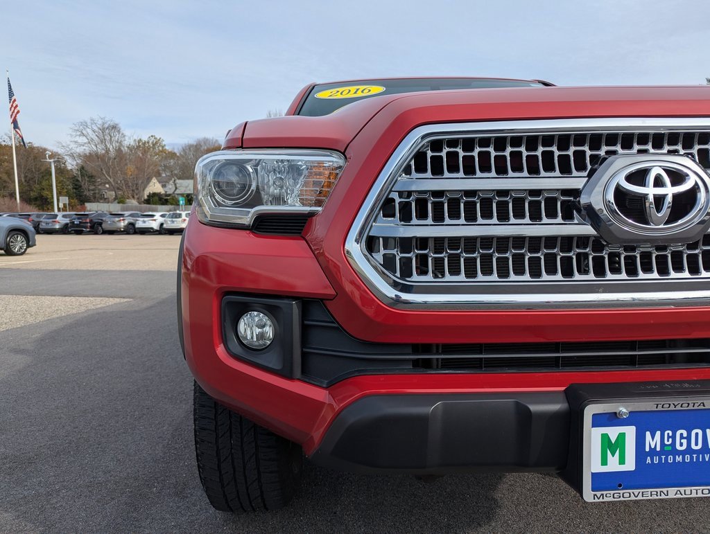 Used 2016 Toyota Tacoma TRD Off-Road image 9