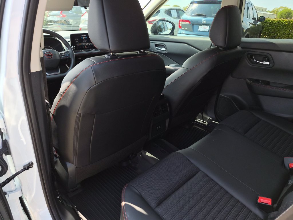 Certified 2026 Nissan Rogue SV AWD/4WD image 11