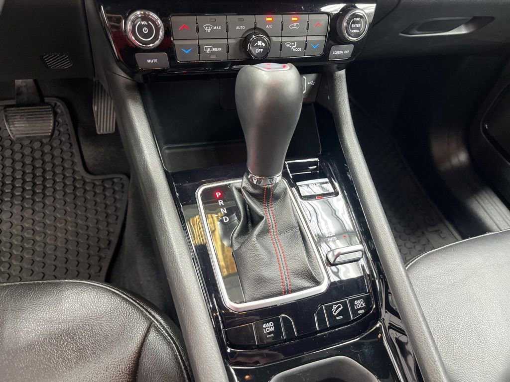 Used 2025 Jeep Compass Trailhawk AWD/4WD image 26