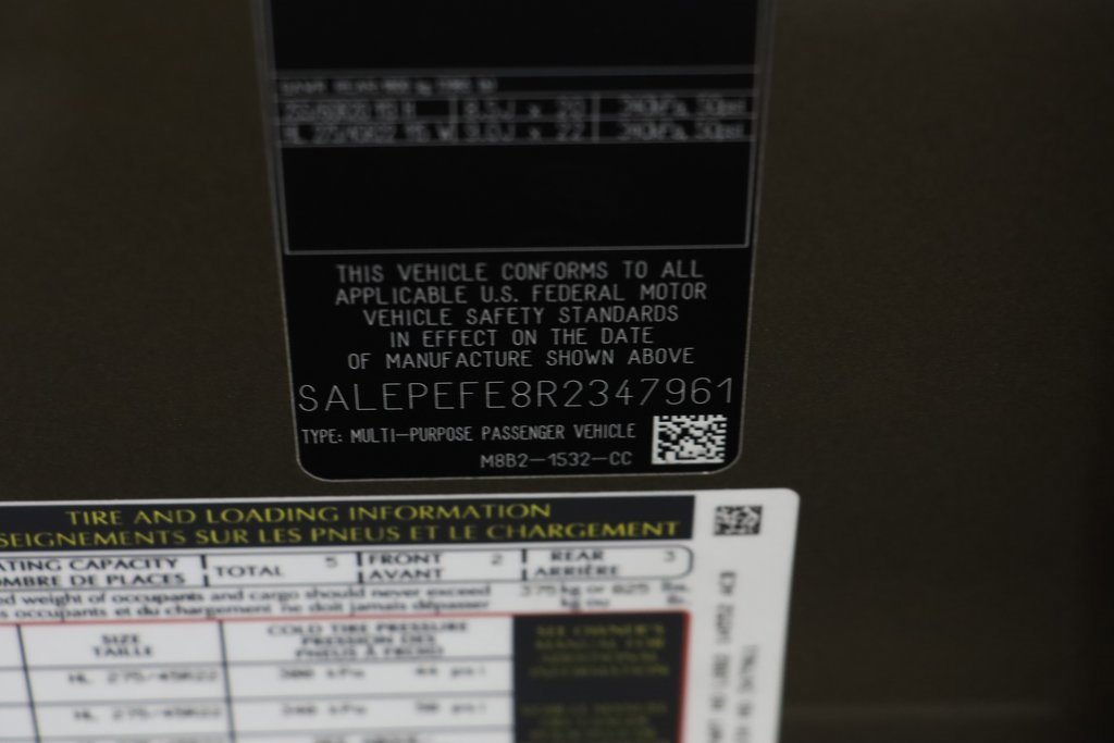 New 2024 Land Rover Defender 110 SE image 26