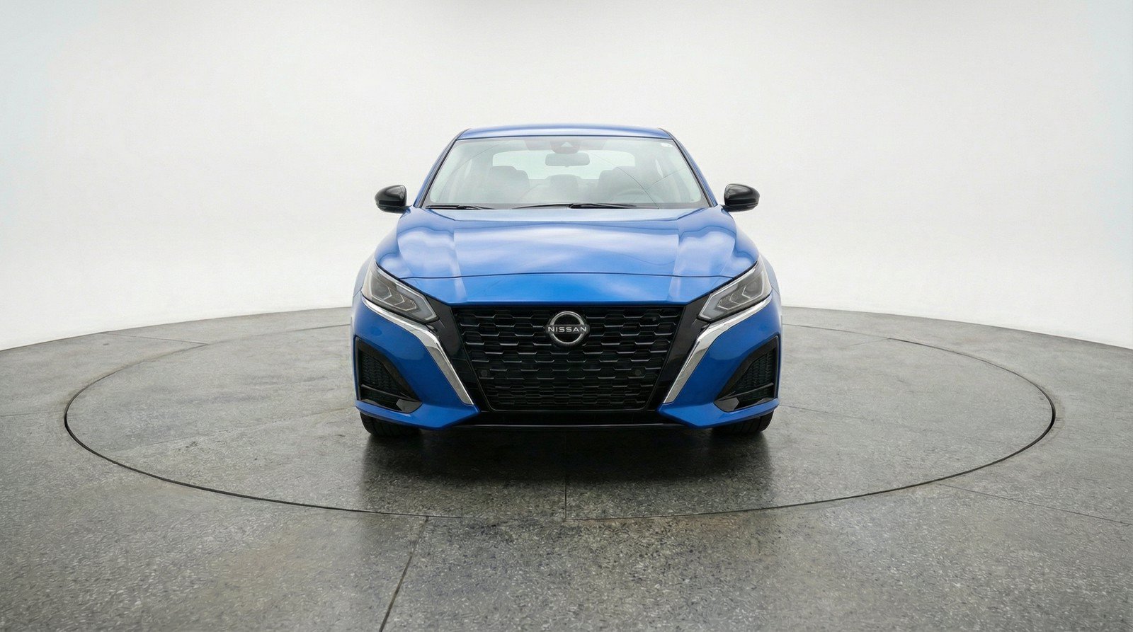 Used 2025 Nissan Altima 2.5 SV FWD image 2