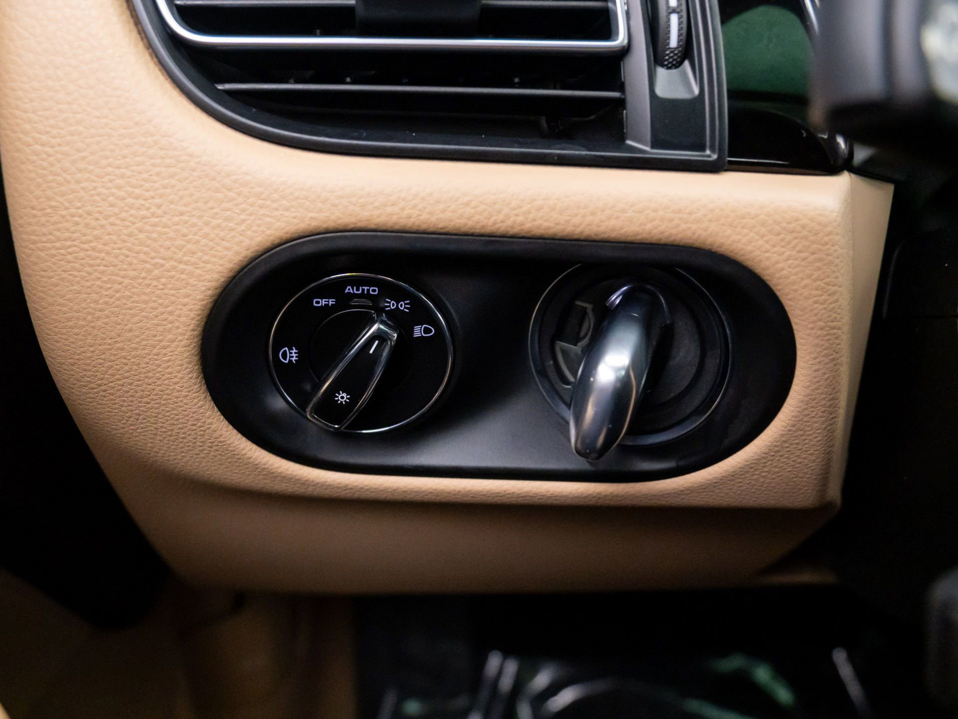 Certified 2021 Porsche Macan S image 21