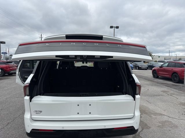 Certified 2025 Lincoln Navigator Reserve w/ Jet Appearance Package image 21