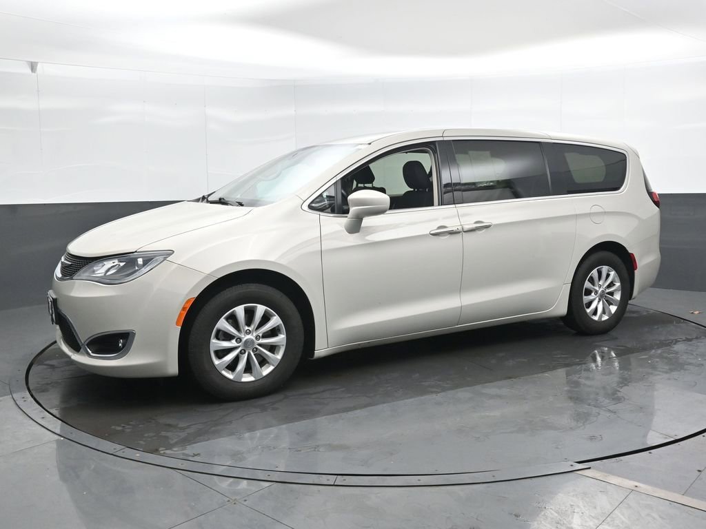 Used 2019 Chrysler Pacifica Touring Plus w/ Cold Weather Group image 8