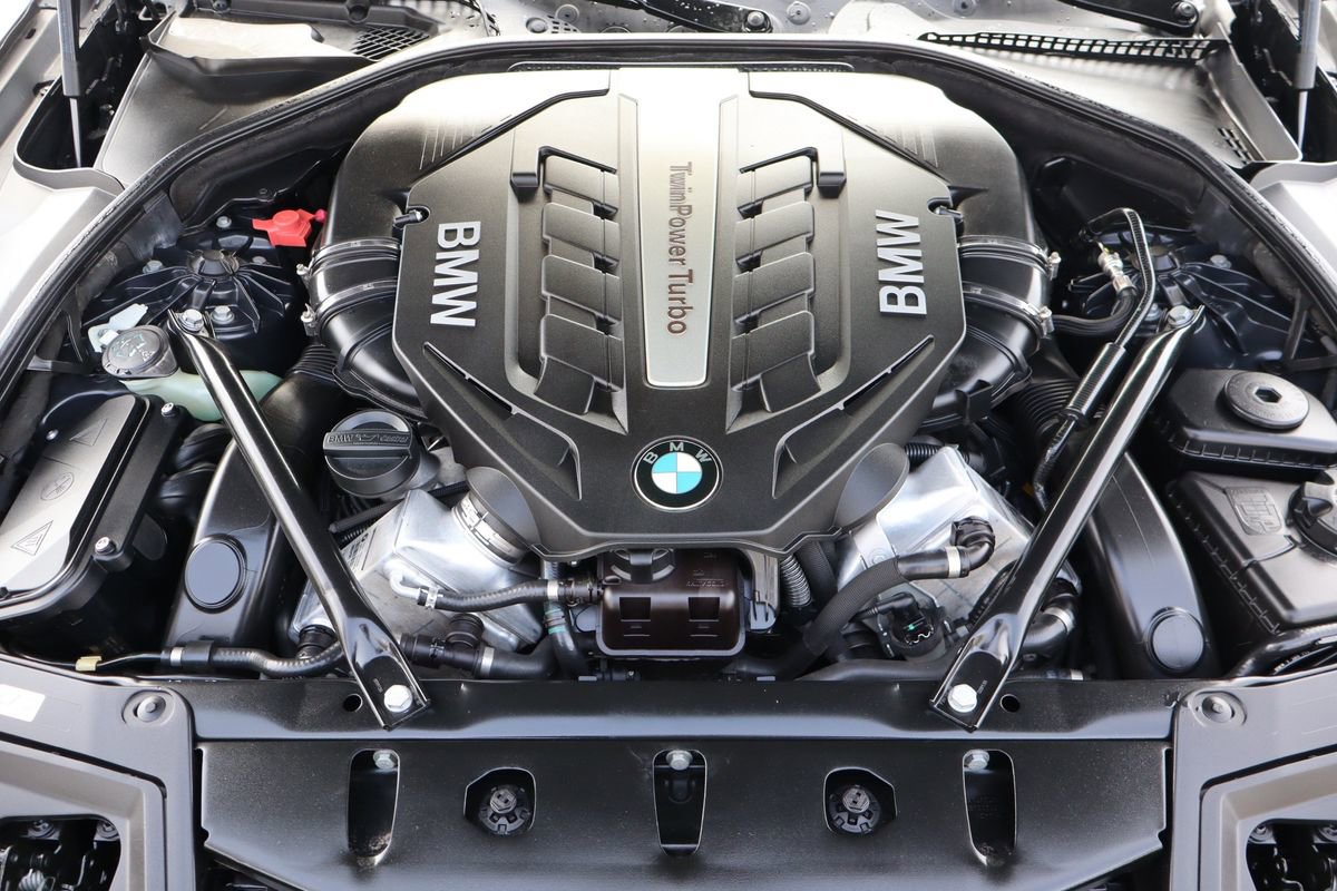 Used 2013 BMW 550i xDrive Sedan image 40