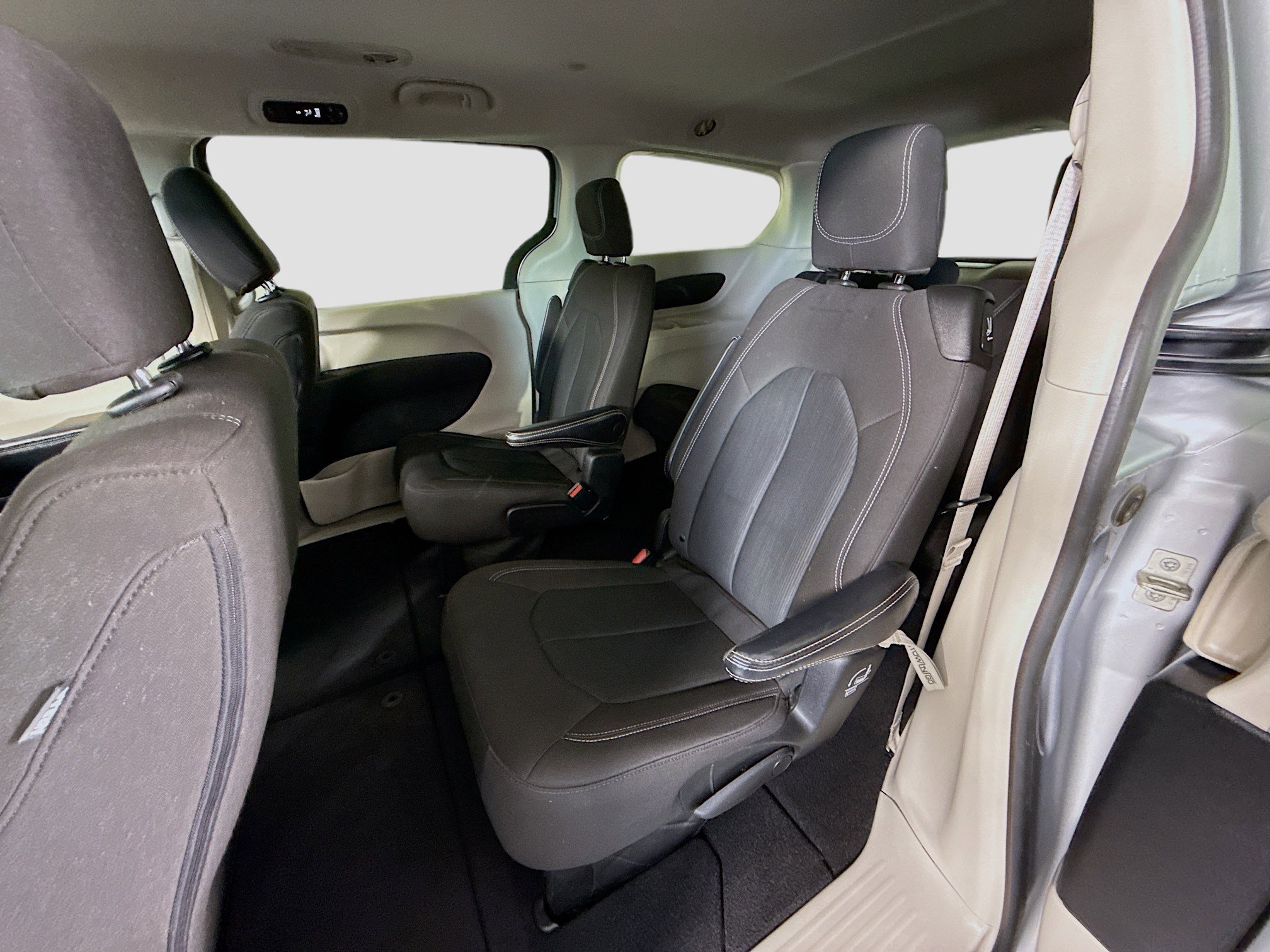 Used 2023 Chrysler Voyager LX FWD image 25