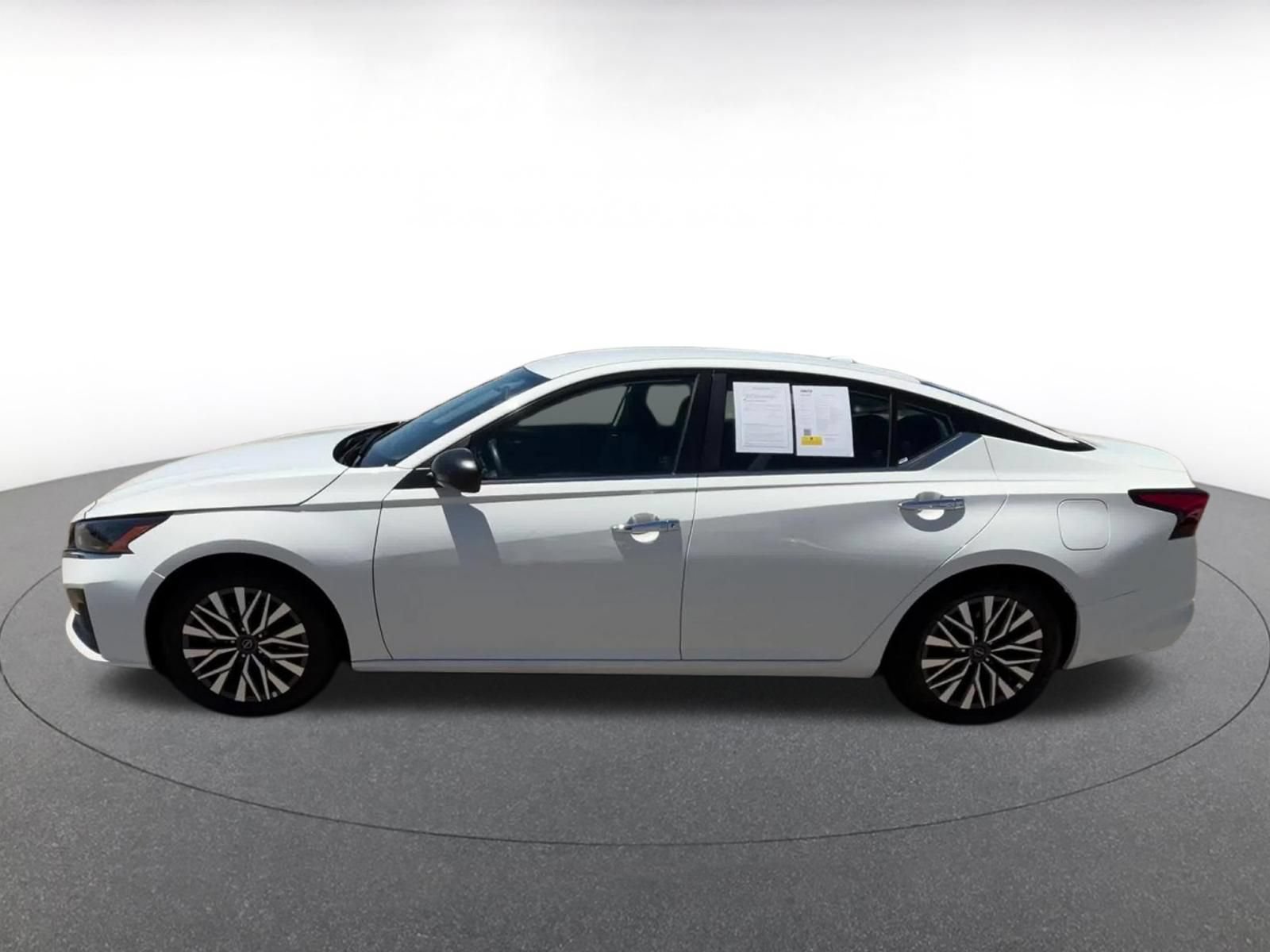 Used 2025 Nissan Altima 2.5 SV FWD image 9