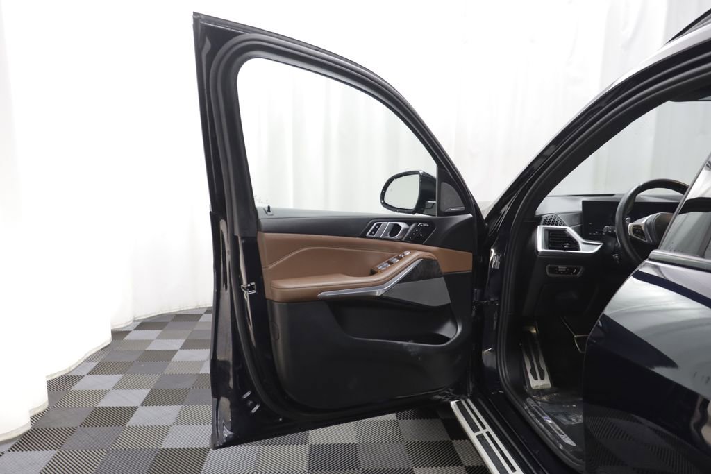 Certified 2023 BMW X7 xDrive40i w/ M Sport Package AWD/4WD image 4