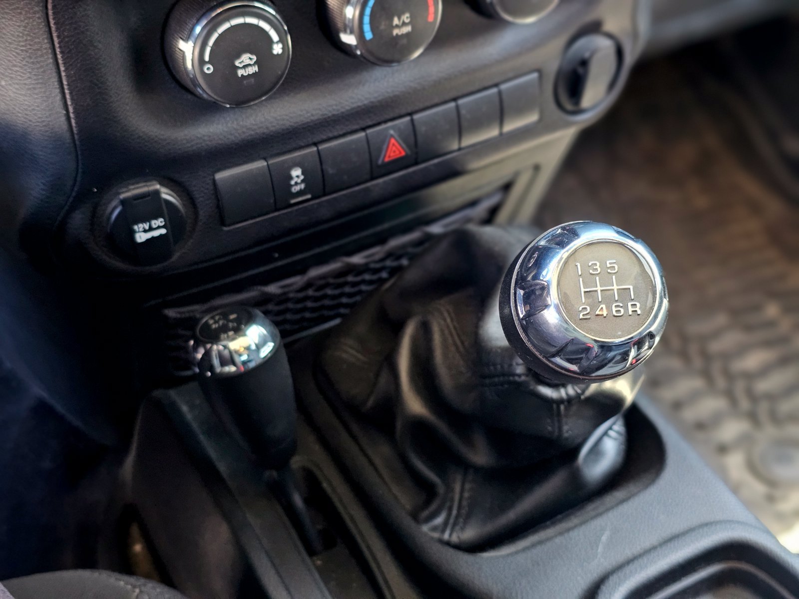 Used 2017 Jeep Wrangler Sport AWD/4WD image 16