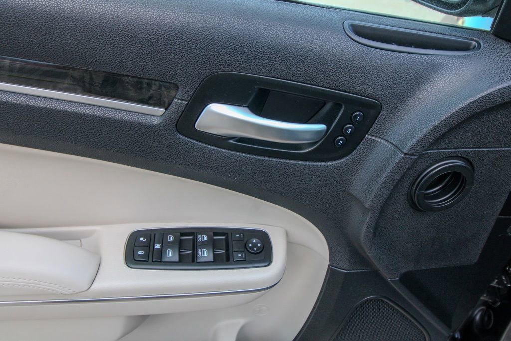 Used 2015 Chrysler 300 C RWD image 14