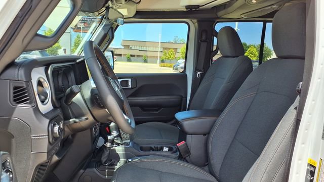 Used 2025 Jeep Wrangler Sahara image 18