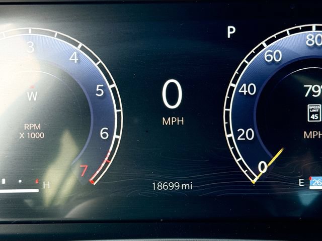 Used 2025 Jeep Grand Cherokee Overland AWD/4WD image 13