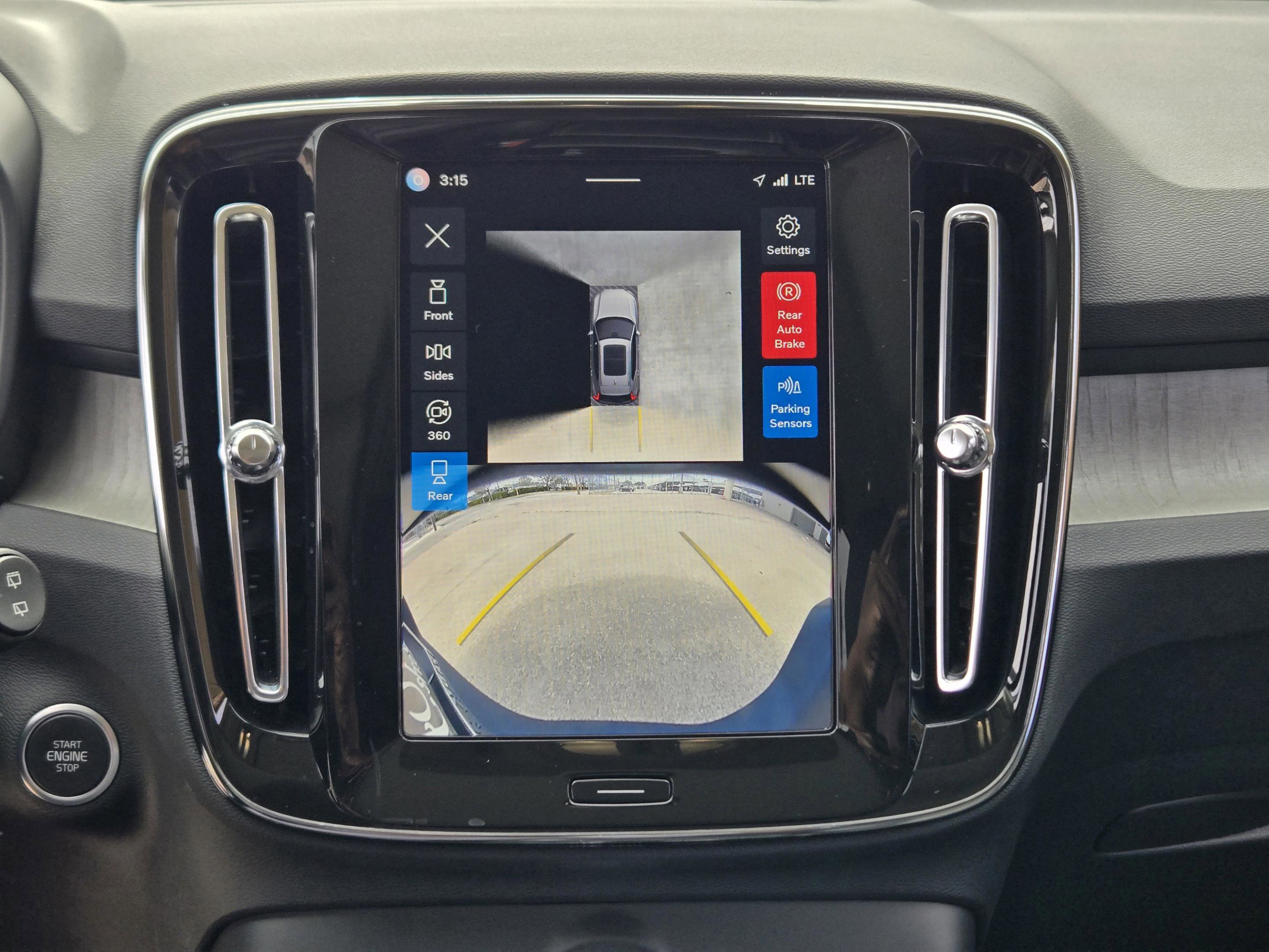 Used 2025 Volvo XC40 B5 Plus image 25