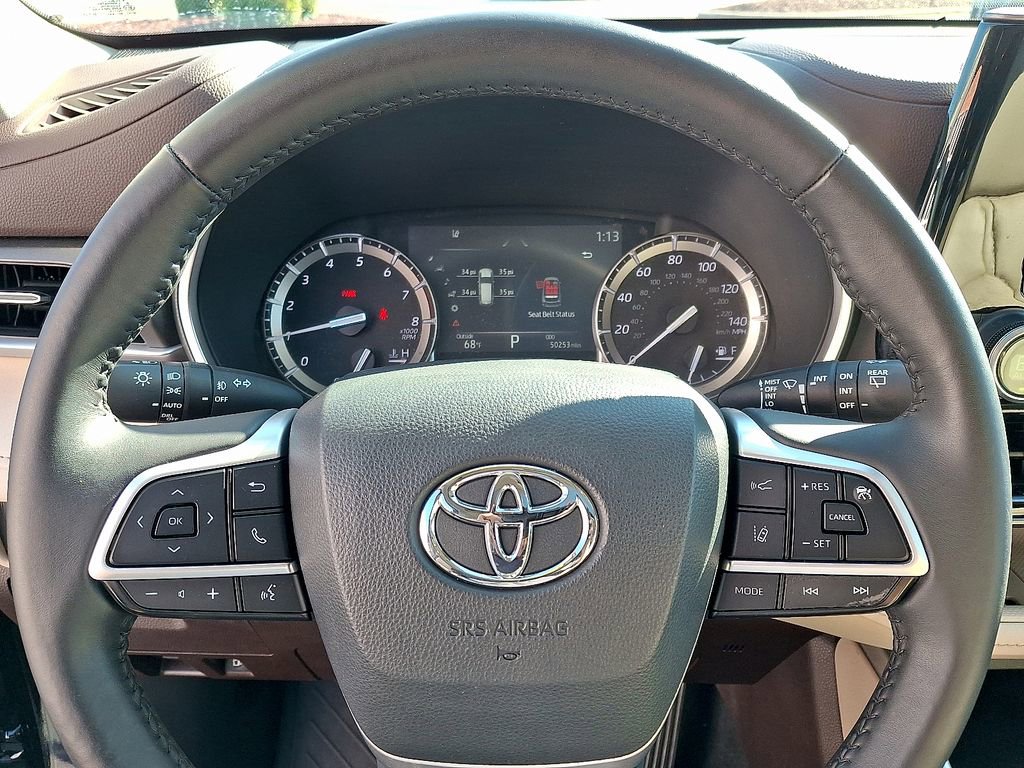 Used 2022 Toyota Highlander XLE image 18