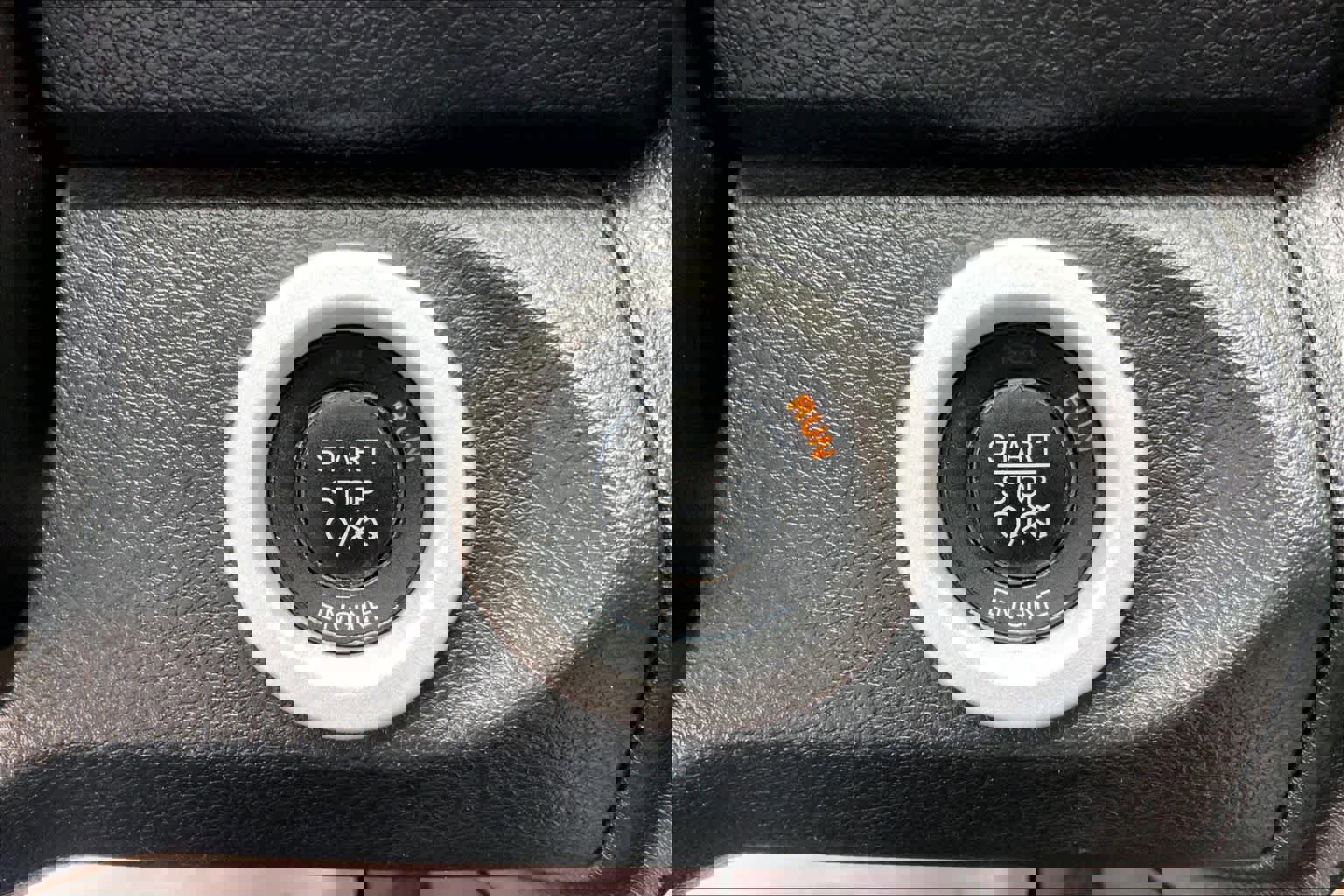 Used 2014 RAM 1500 Laramie w/ Convenience Group AWD/4WD image 32