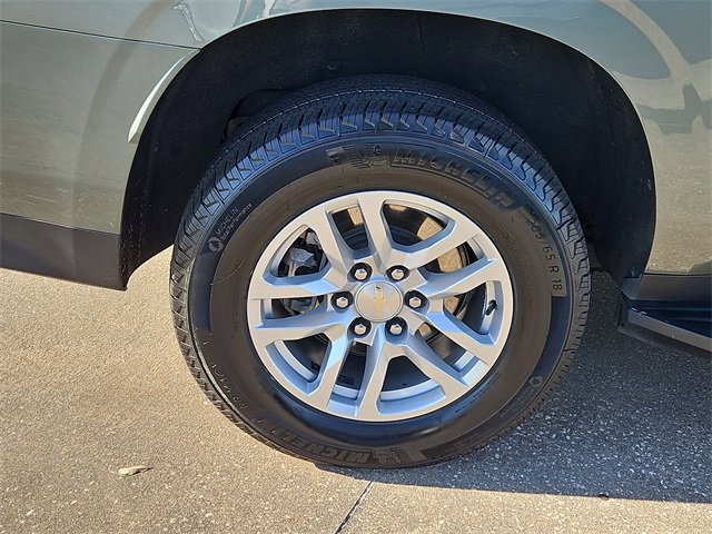 Used 2024 Chevrolet Suburban LT image 5