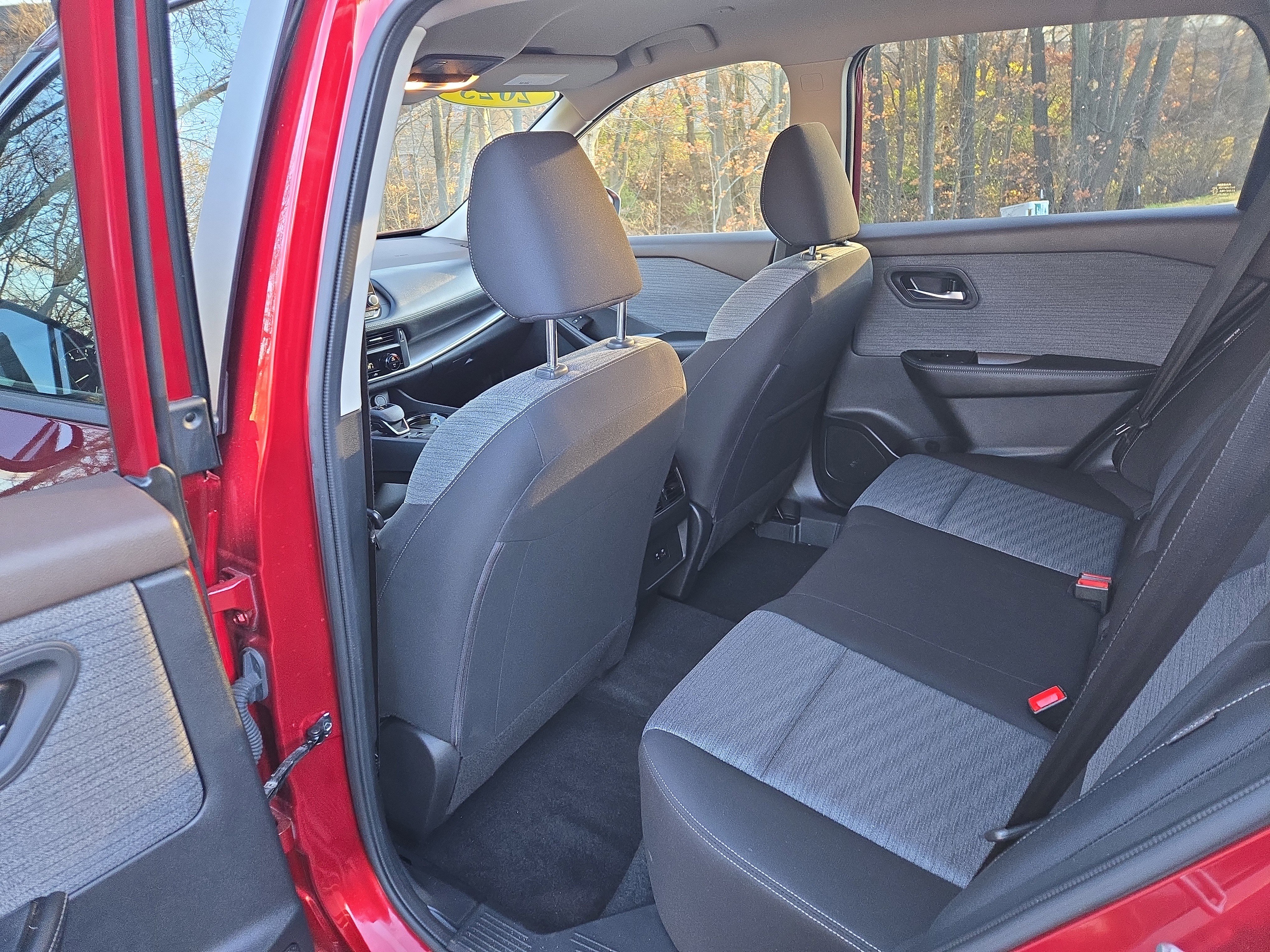 Used 2023 Nissan Rogue SV image 25