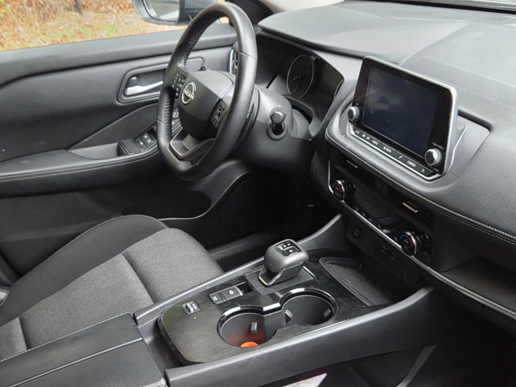 Used 2025 Nissan Rogue SV FWD image 6