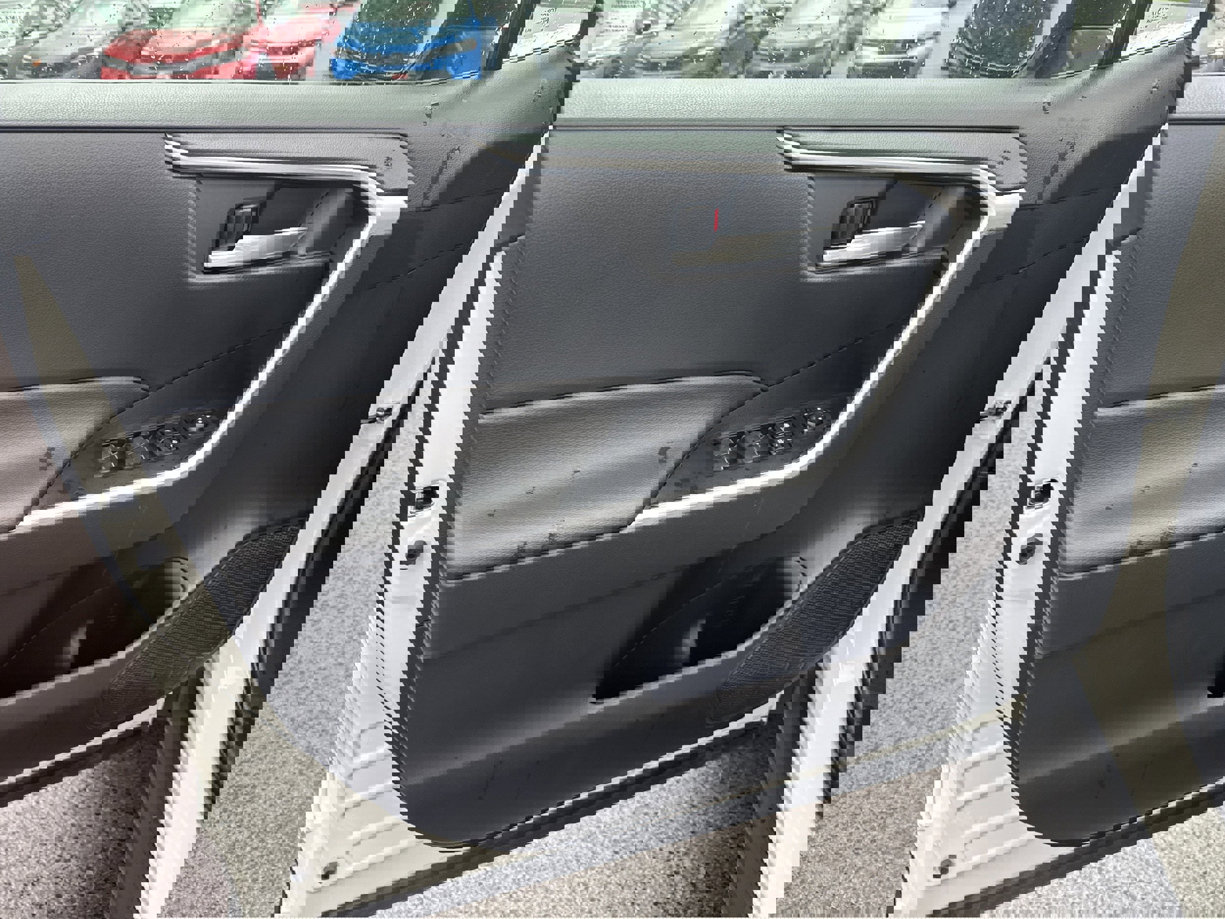 Used 2022 Toyota RAV4 XLE w/ XLE Grade Weather Package AWD/4WD image 7