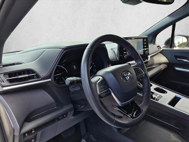Used 2022 Toyota Sienna XSE FWD image 9