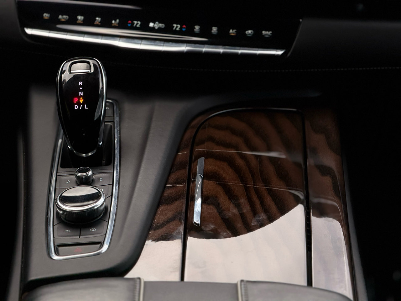 Used 2022 Cadillac Escalade Sport Platinum w/ LPO, ONYX Package image 21