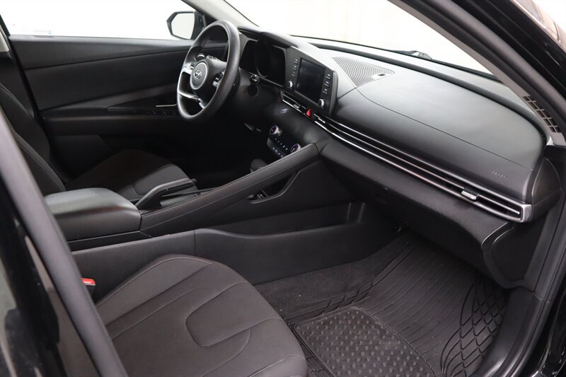 Used 2021 Hyundai Elantra SEL FWD image 19