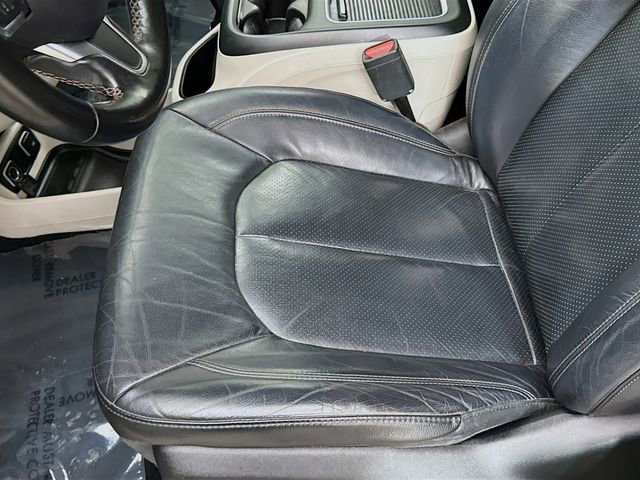 Used 2019 Chrysler Pacifica Touring-L Plus w/ Tire & Wheel Group image 22