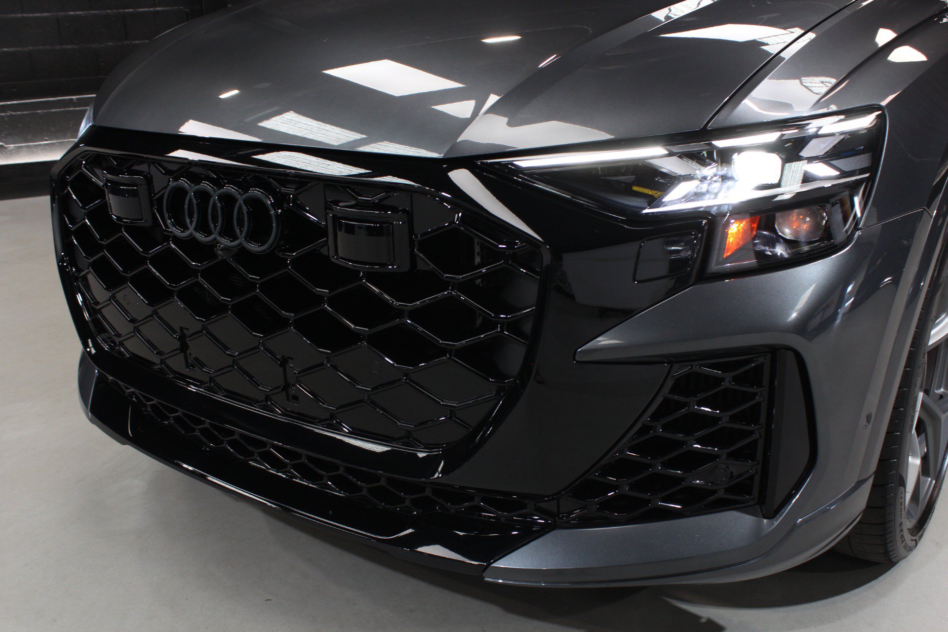 Used 2025 Audi RS Q8 performance AWD/4WD image 7