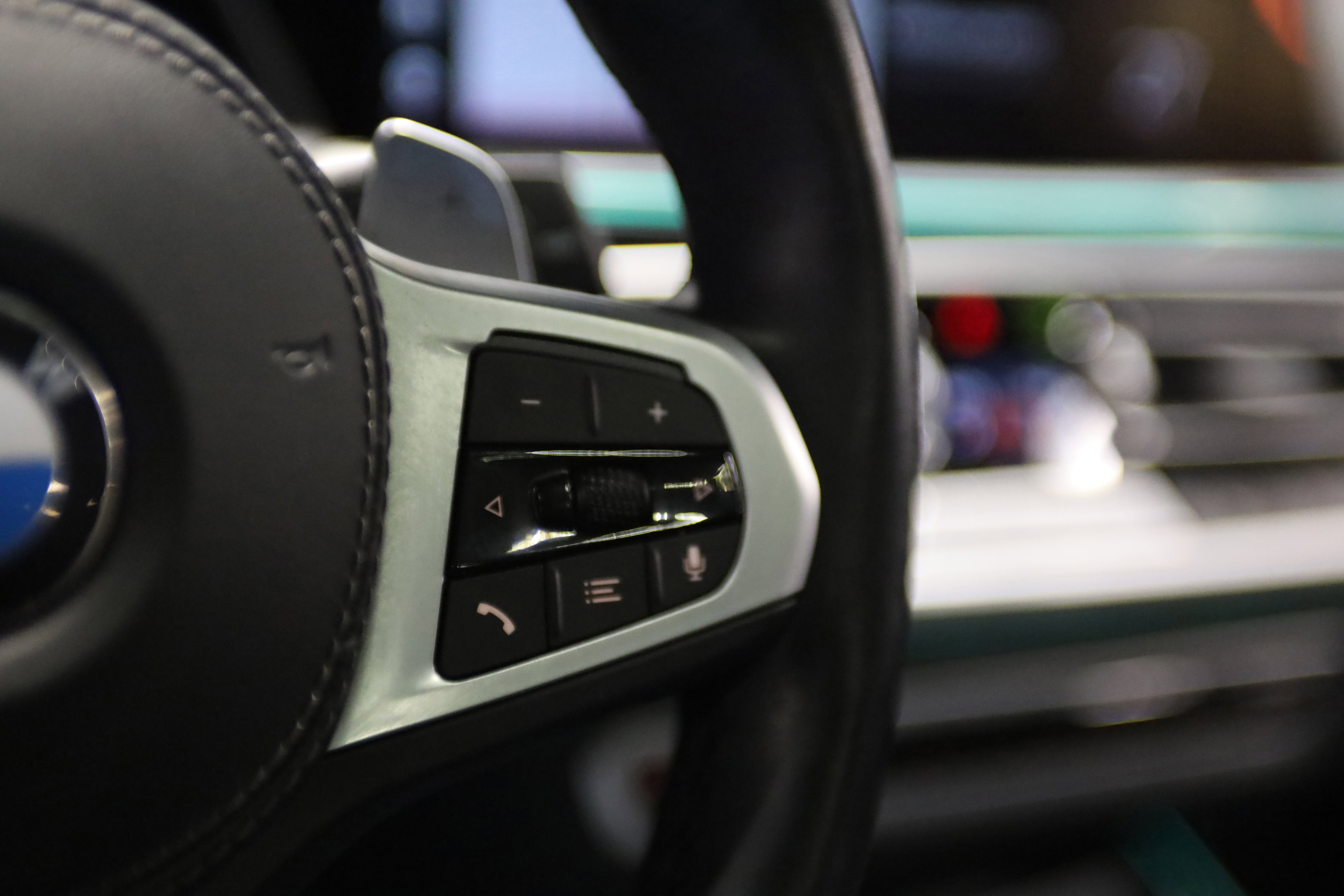 Used 2022 BMW X7 M50i w/ Dynamic Handling Package image 22