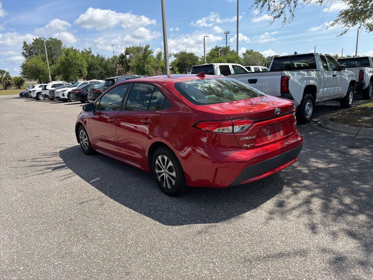 Used 2021 Toyota Corolla LE FWD image 3