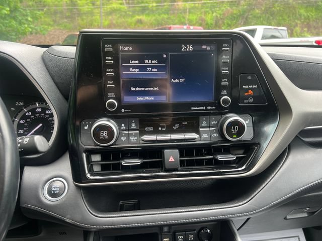 Used 2021 Toyota Highlander XLE AWD/4WD image 15
