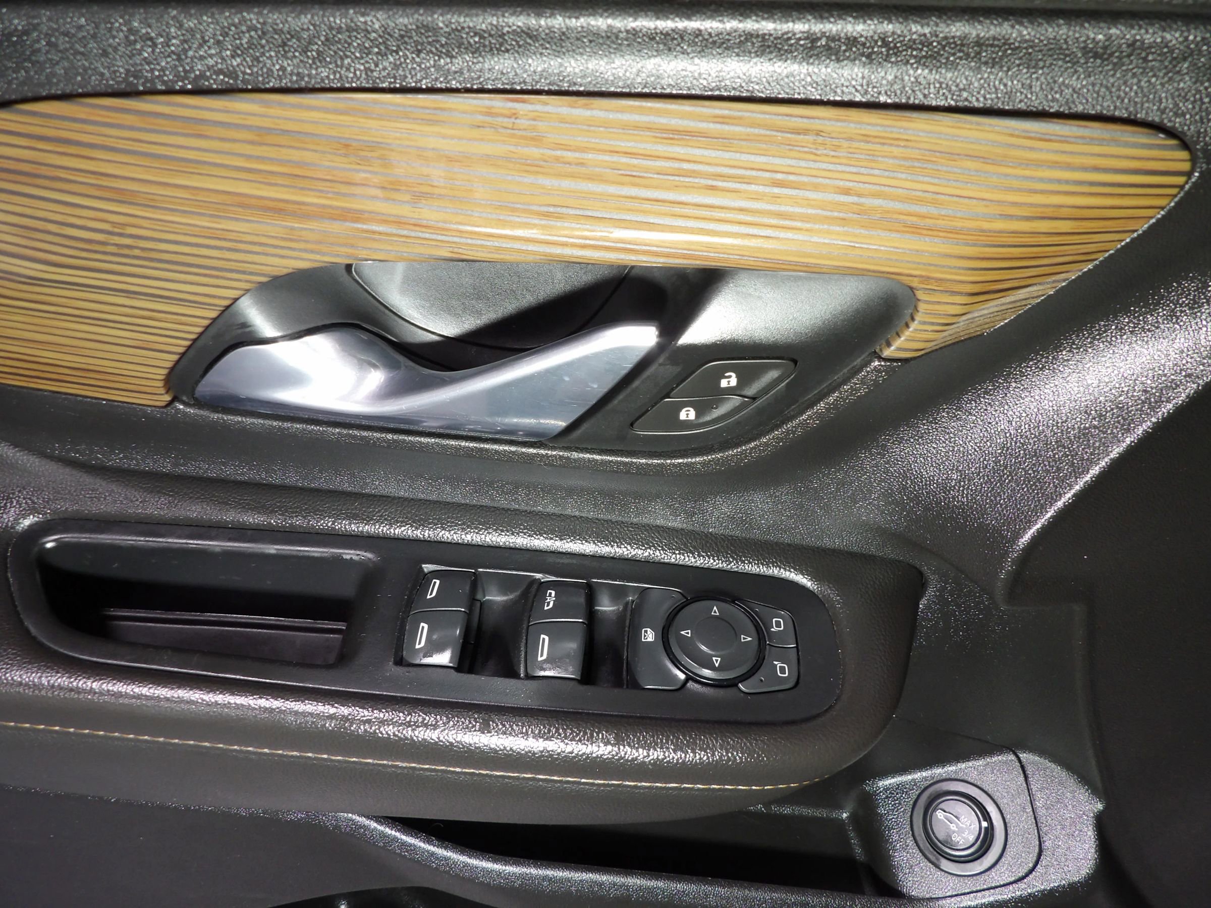 Used 2020 GMC Terrain SLE w/ Driver Convenience Package image 10