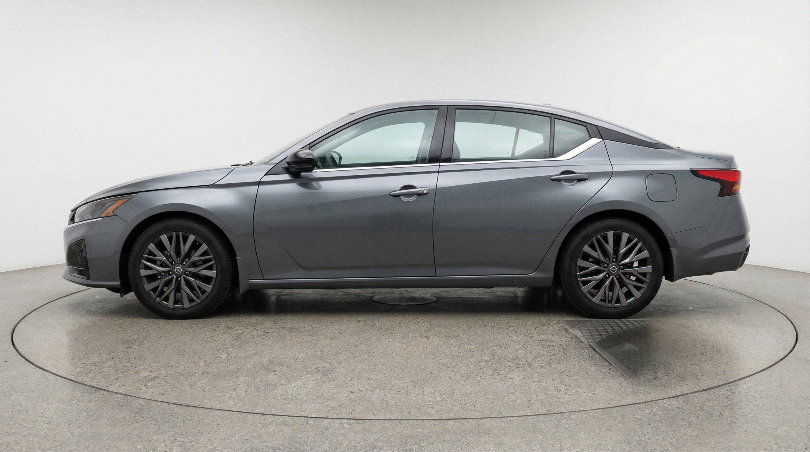 Used 2025 Nissan Altima 2.5 SV image 5