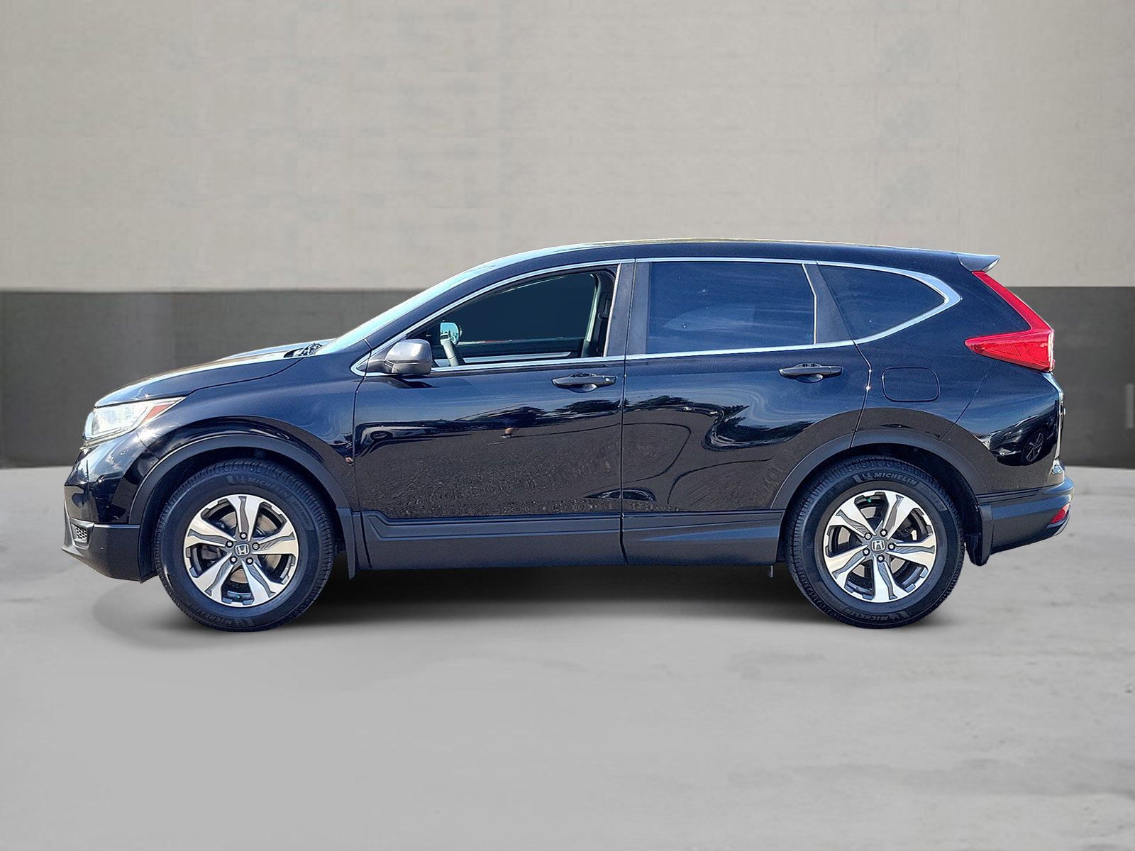 Used 2017 Honda CR-V LX image 3