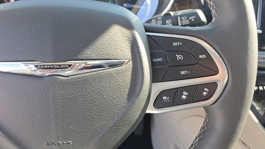 Used 2022 Chrysler Pacifica Limited image 15