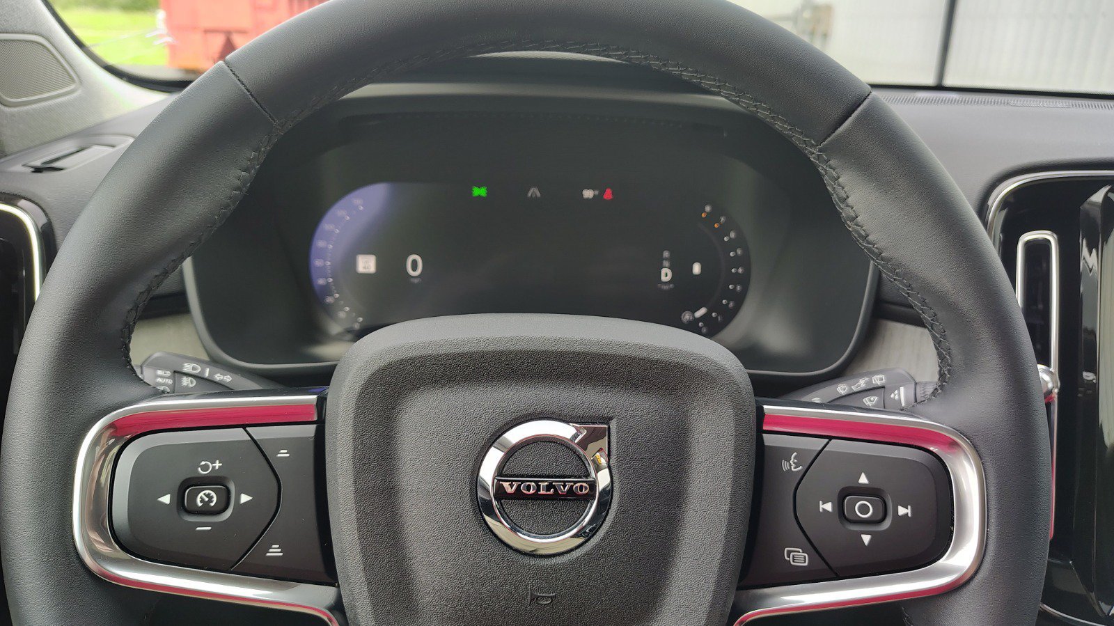 Used 2024 Volvo XC40 B5 Ultimate w/ Protection Package Premier AWD/4WD image 35