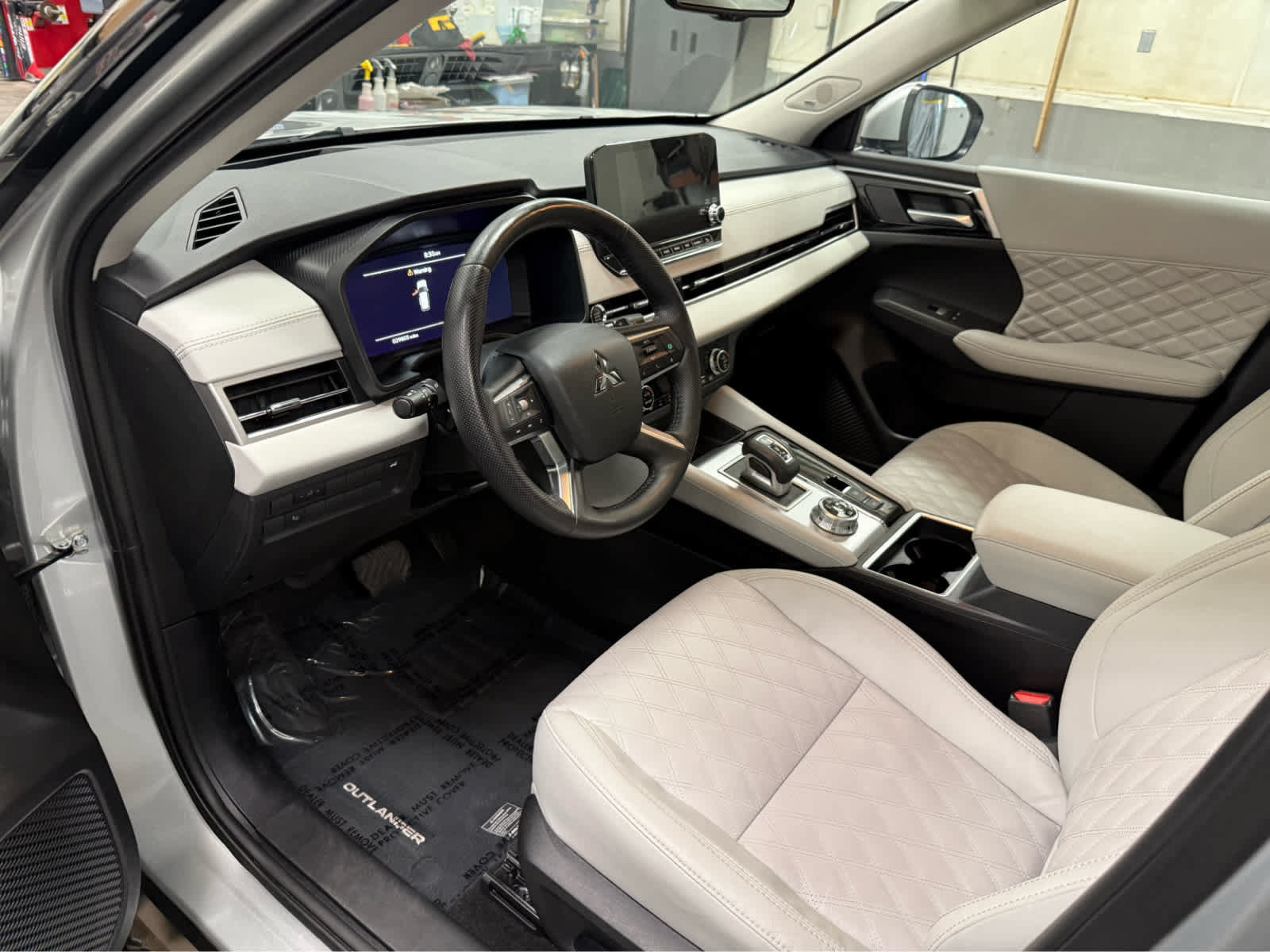 Used 2024 Mitsubishi Outlander SEL AWD/4WD image 9