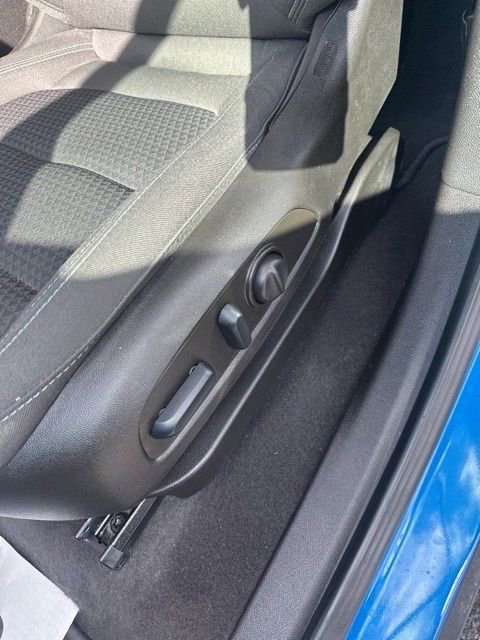 Used 2022 Chevrolet Bolt EUV LT w/ Comfort Package image 13