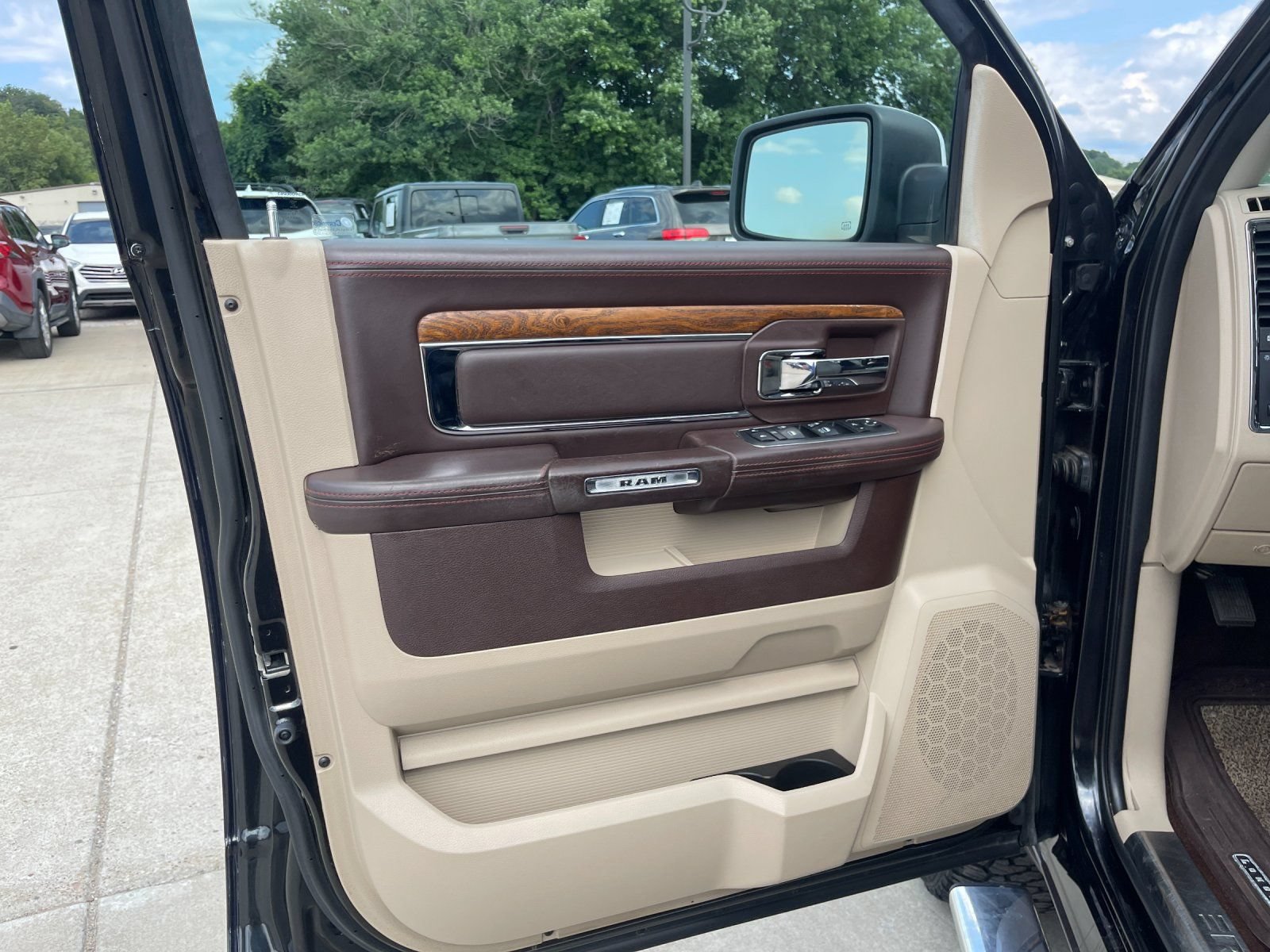 Used 2018 RAM 1500 Laramie Longhorn w/ Longhorn Special Edition AWD/4WD image 11
