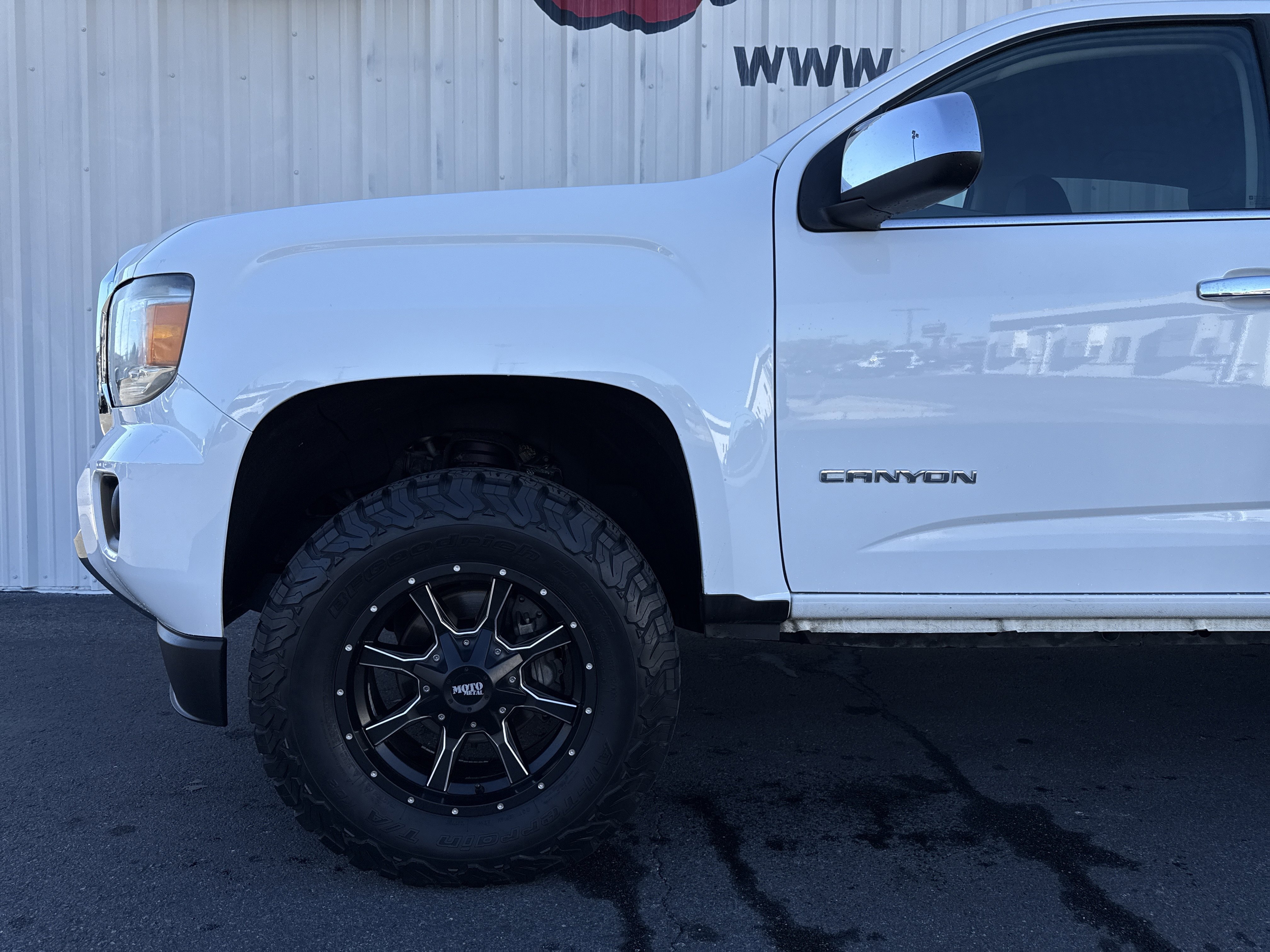 Used 2017 GMC Canyon SLT w/ Driver Alert Package image 4